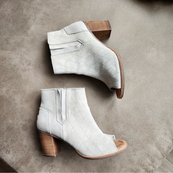 Toms Cream Heeled Boots - Picture 4 of 5